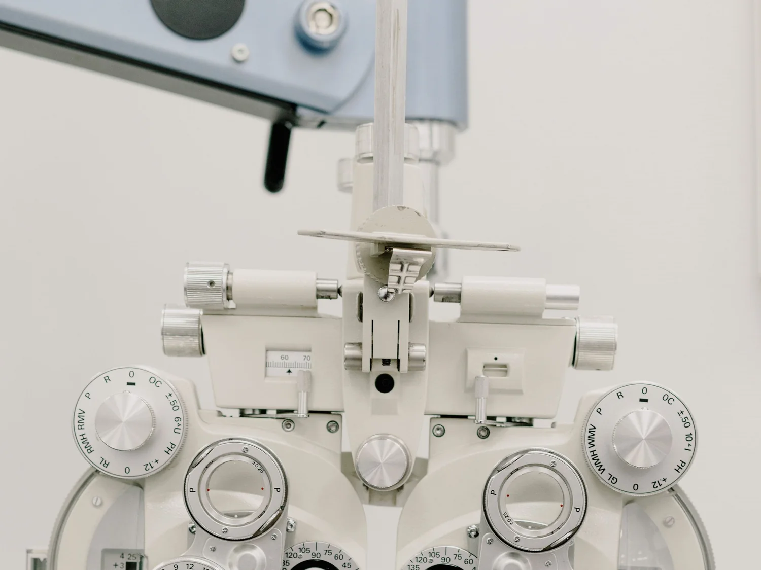 視力を測る検眼機